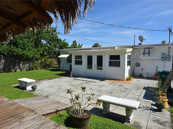 5th image of 105 SE Bonita Ct