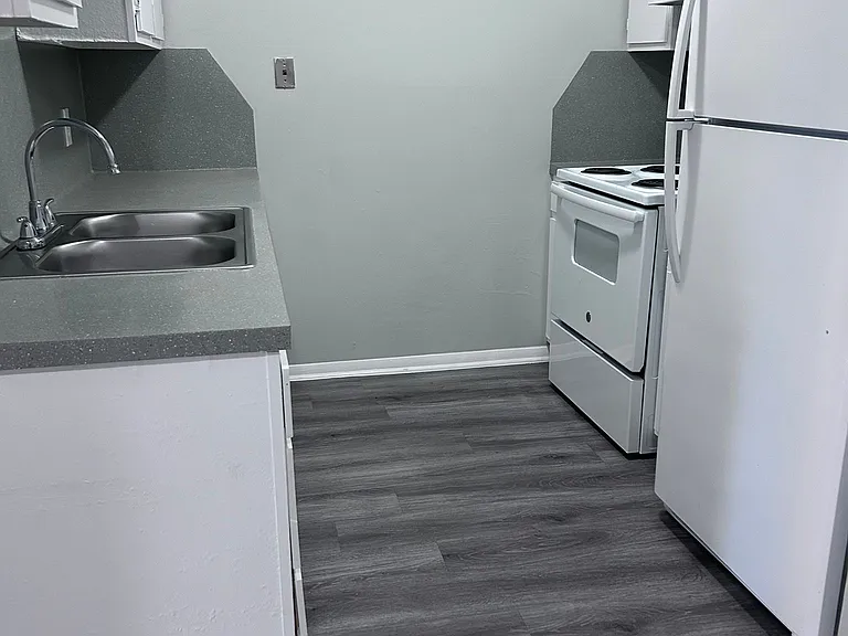 McIntyre Apartments — Photo 41