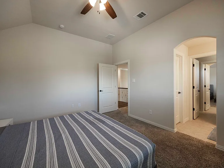 12824 Flatiron Trl — Photo 32