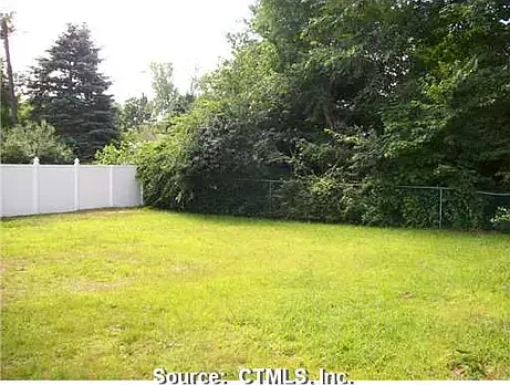 3 bed, 1300 sqft, $2,200 — Photo 3