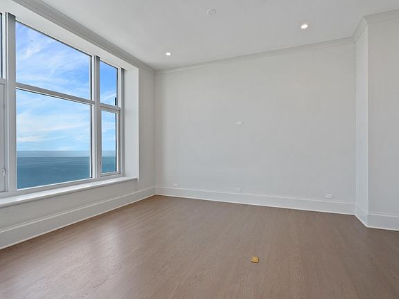 3rd image of 132 E Delaware Pl APT 6205