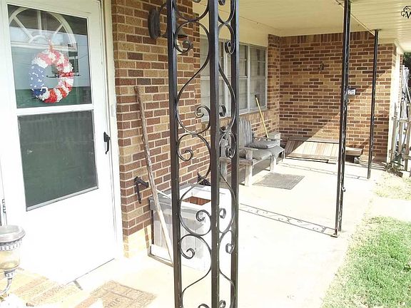 2nd image of 204 Mockingbird Ln