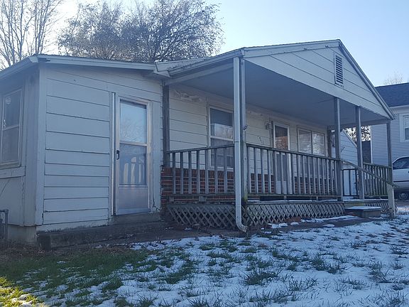 2nd image of 711 Fir St