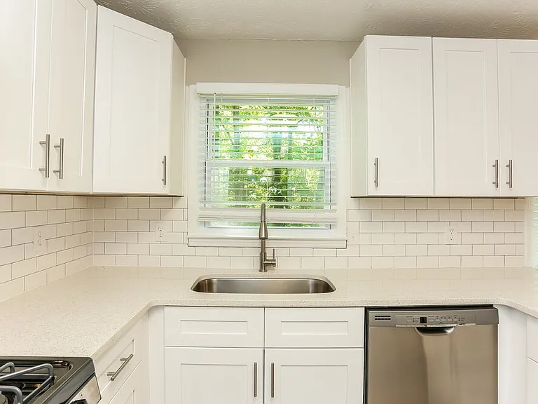275 Oak St — Photo 9