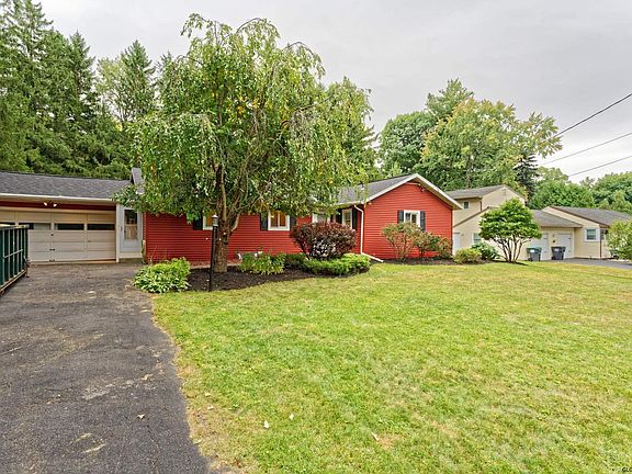 3rd image of 6 Lacy Ln
