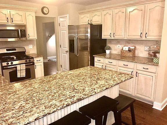 3rd image of 1049 Asbury Dr