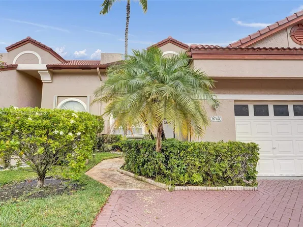 9743 Malvern Dr, Tamarac, FL 33321