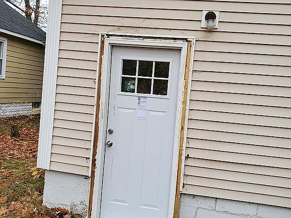 2nd image of 1213 W 3rd St