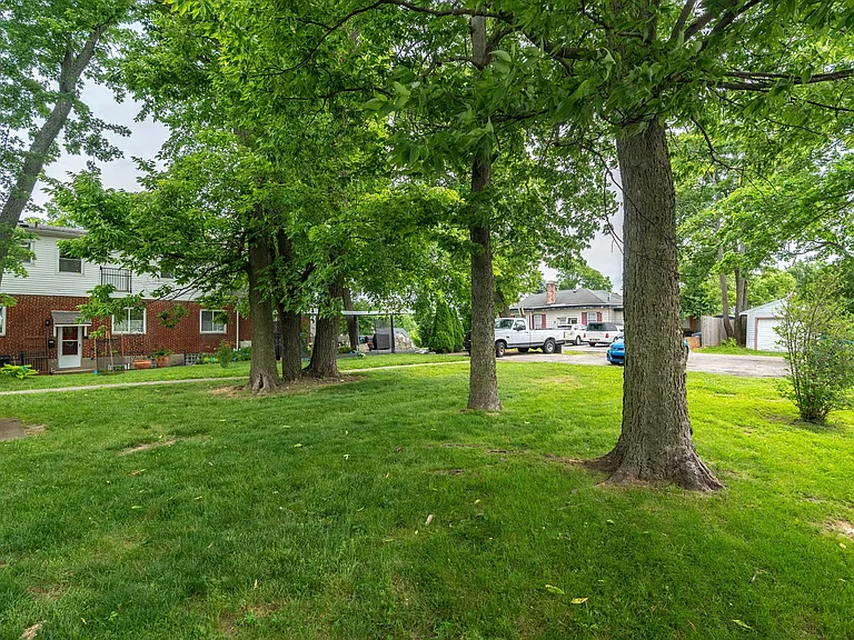 2320 Beechmont Ave #2 — Photo 6