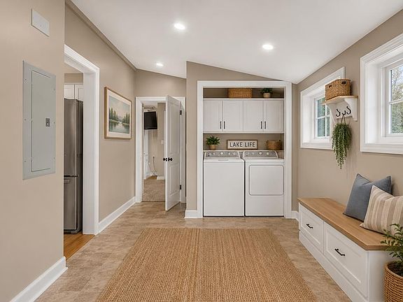 2nd image of 139 College St