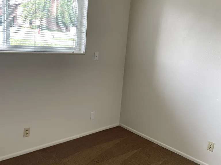 27 E 600 N — Photo 1