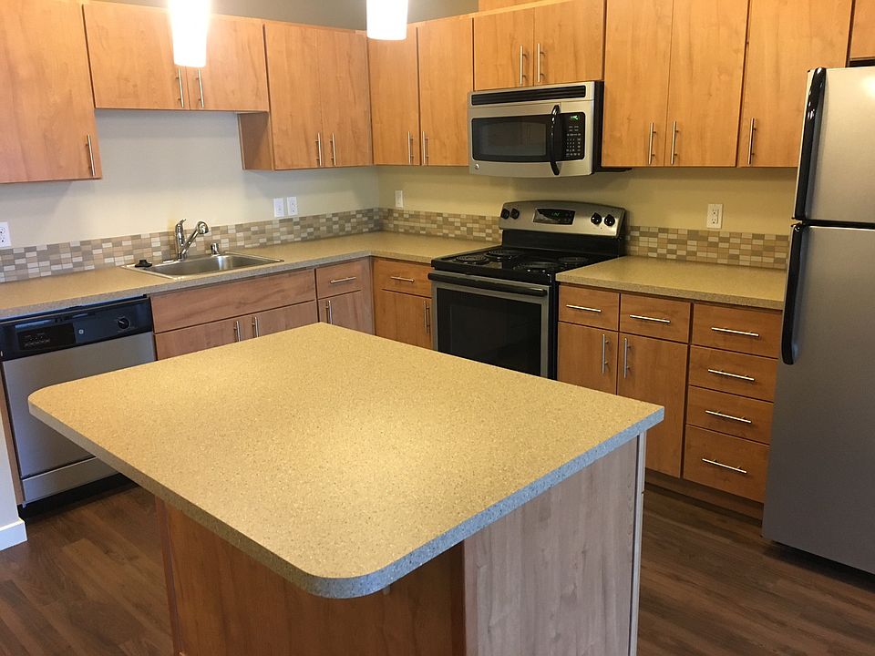 1st image of 975 NE Discovery Dr Unit 212