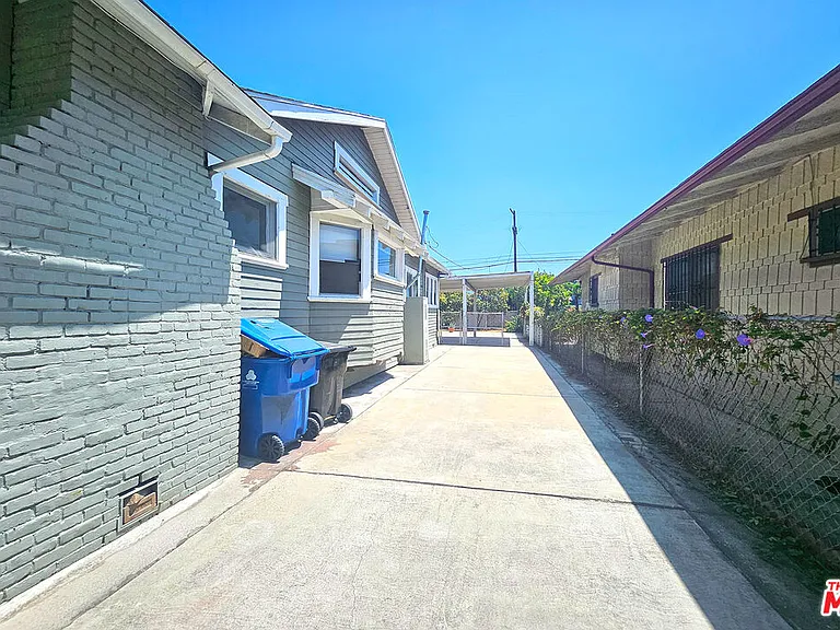 648 N Heliotrope Dr — Photo 27