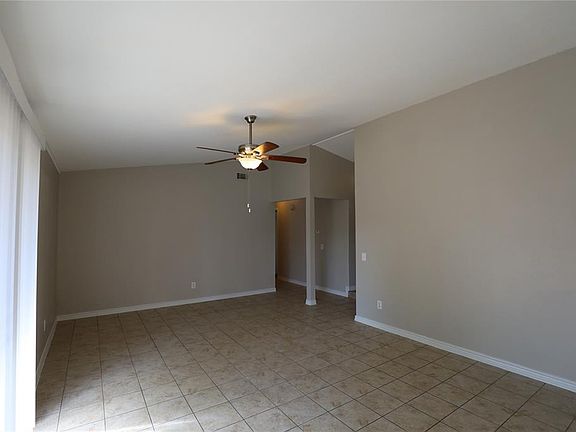4th image of 1410 Glenville Dr