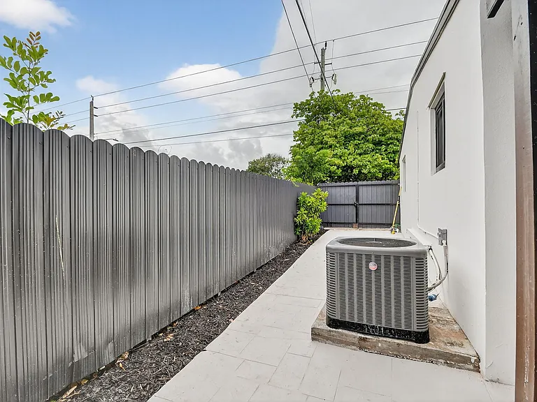 5008 Parker Ave — Photo 31