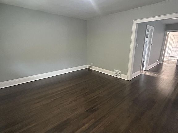 3rd image of 2134 W Lincoln AVENUE