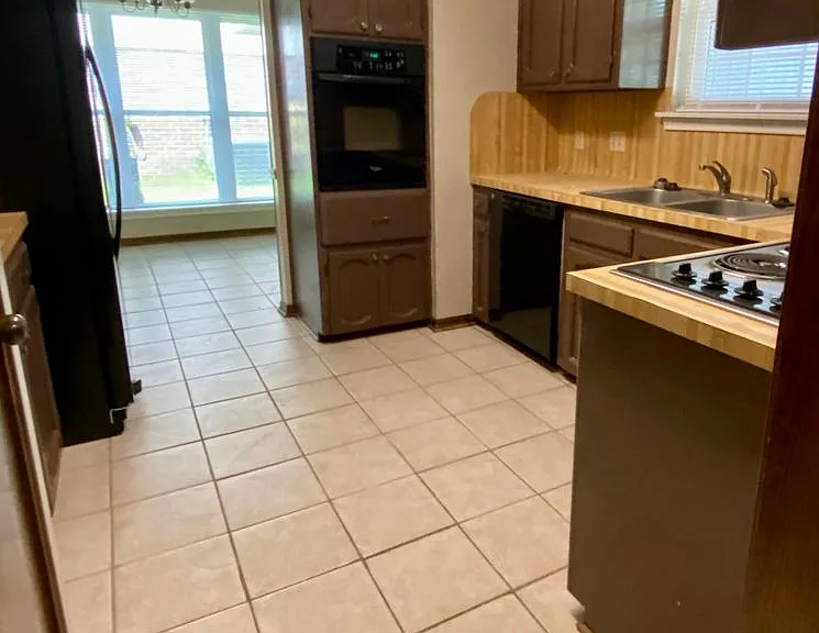 1331 Knollhaven Dr — Photo 4