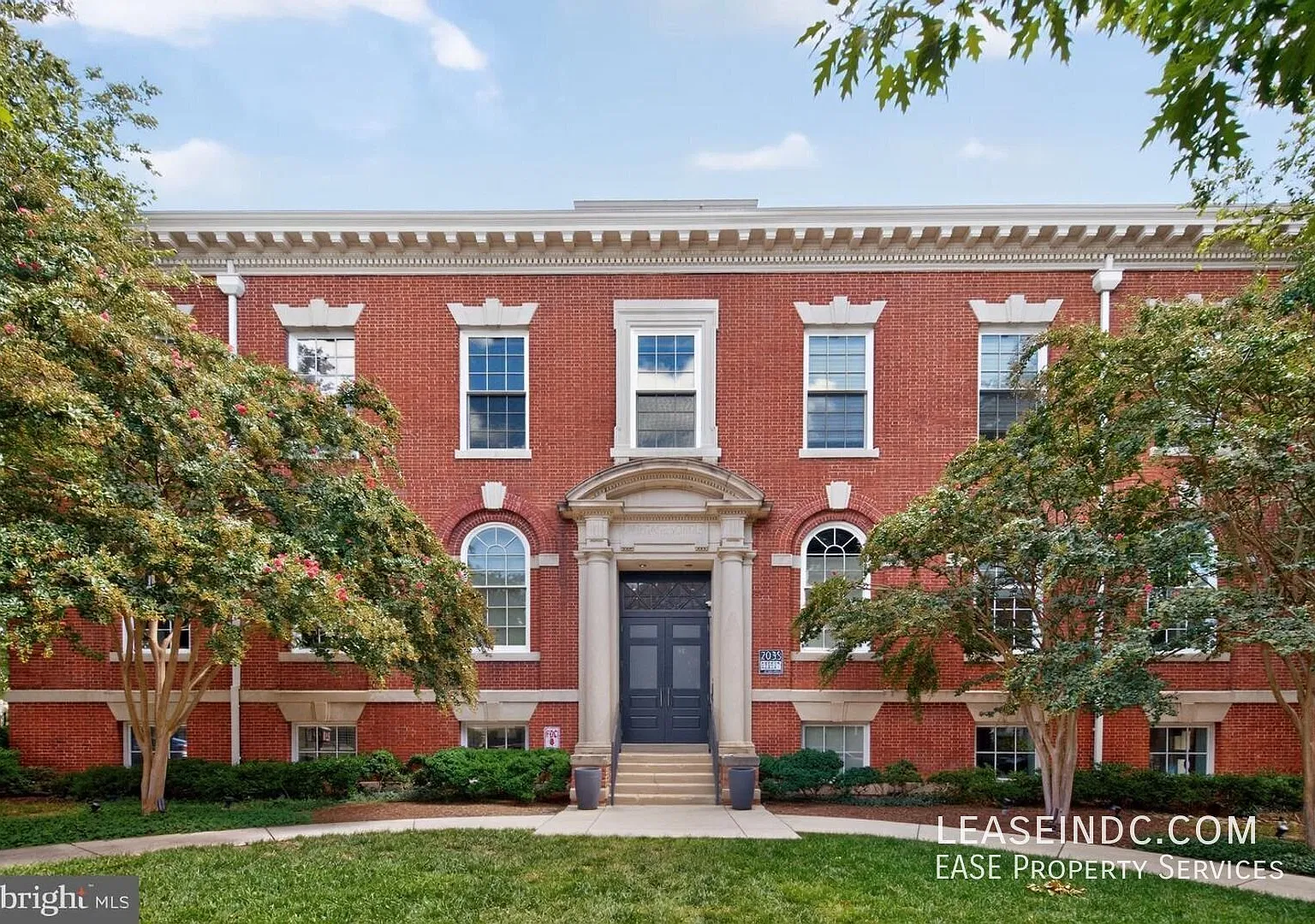 2 bed, 976 sqft, $3,200 — Photo 1