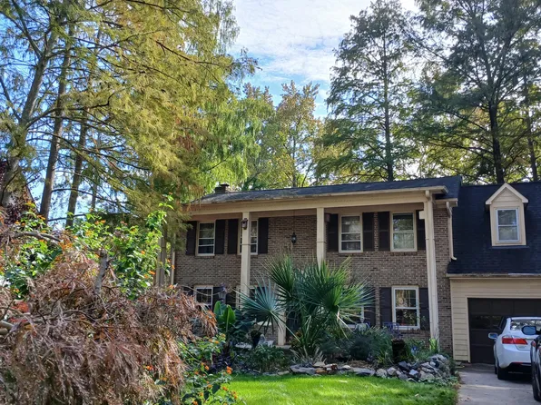 409 Cottonwood Cir, Raleigh, NC 27609