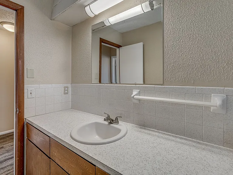 600 E Johnson St #MAIN — Photo 10