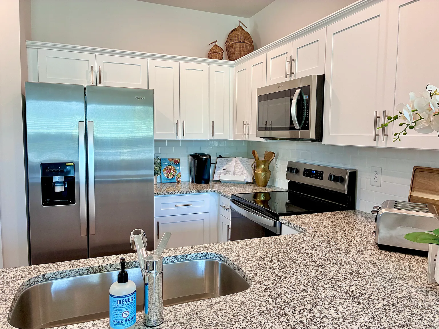 3 bed, 2.5 bath, 1418 sqft, $2,100 — Photo 4
