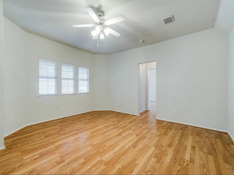 516 Hawken Dr — Photo 15