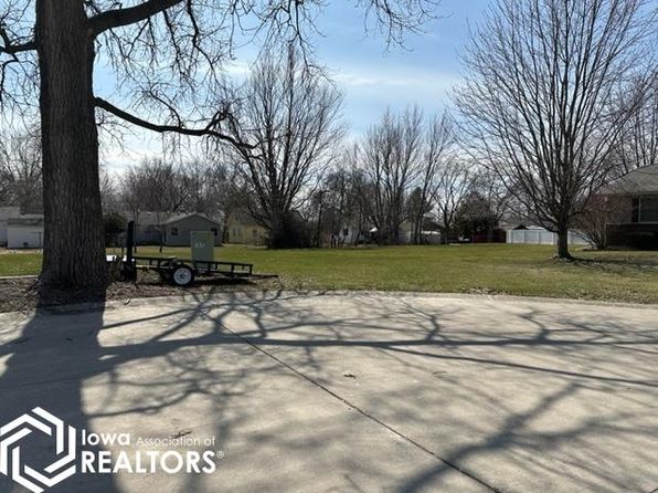 705 S 8th St, Fairfield, IA 52556