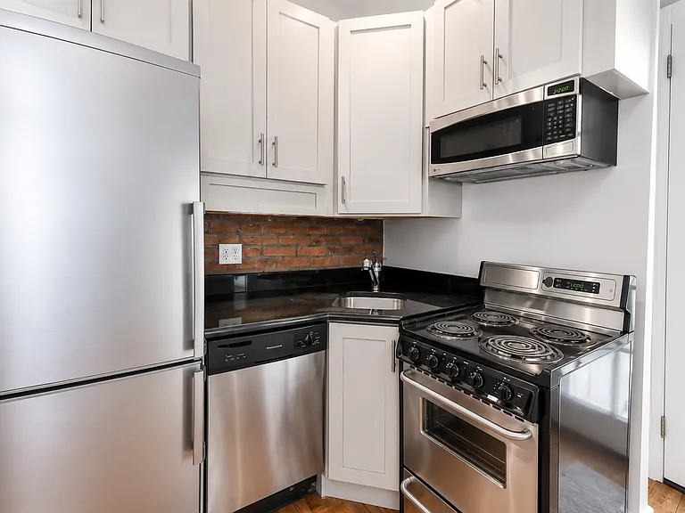 221 E 23rd St #19 — Photo 5