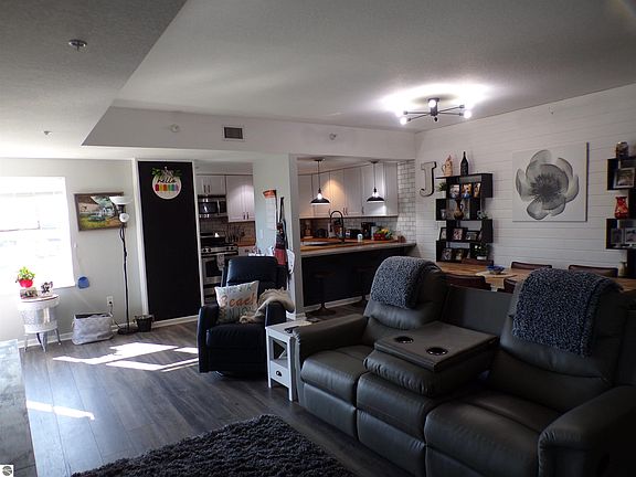 2nd image of 301 N Lake St