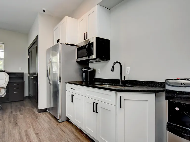 1384 E Main St — Photo 2