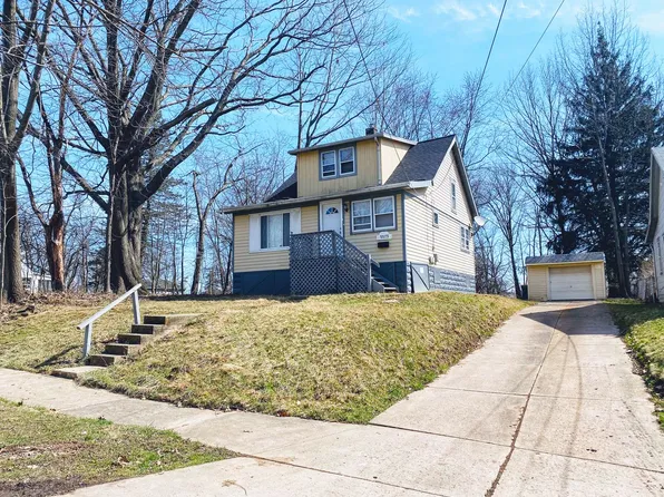 5573 Garden St, Maple Heights, OH 44137