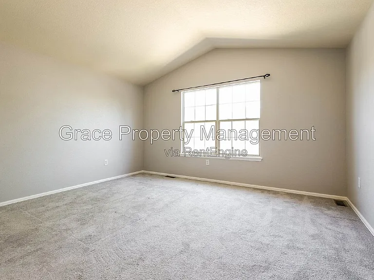 1144 E 12th Ct — Photo 11