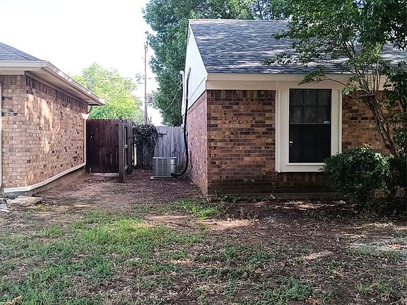 3rd image of 3618 Wentworth Dr