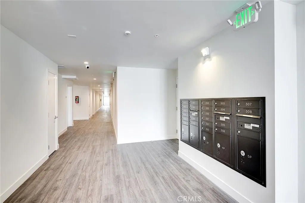 1 bed, 777 sqft, $2,050 — Photo 3