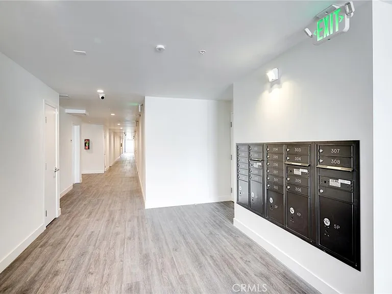 14526 Hartland St #103 — Photo 3