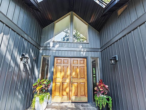 4th image of 1094 Golden Oaks Ln