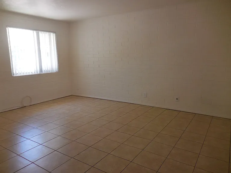 1212 E Spence Ave #6 — Photo 2