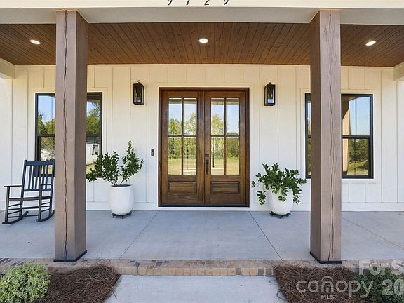 3rd image of 509 Simpson Rd