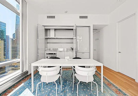 3rd image of 18 W 48th St APT 20B