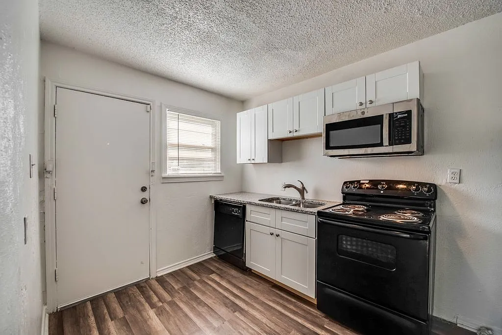 3540 Burton Avenue - B — Photo 1
