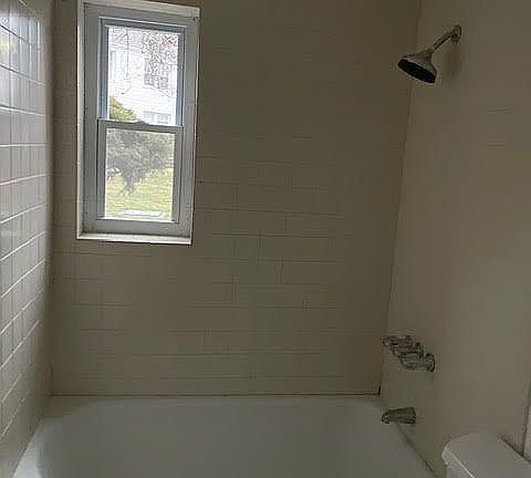 3rd image of 183 Seaton Rd APT 2