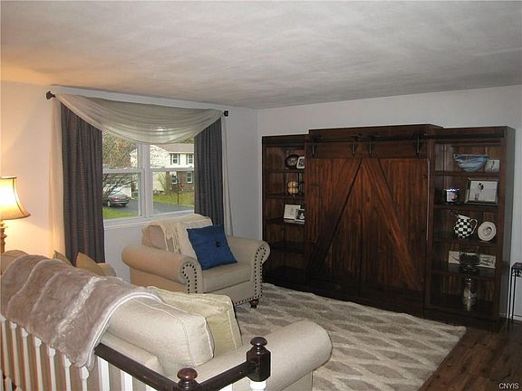 3rd image of 15 Echodale Ave