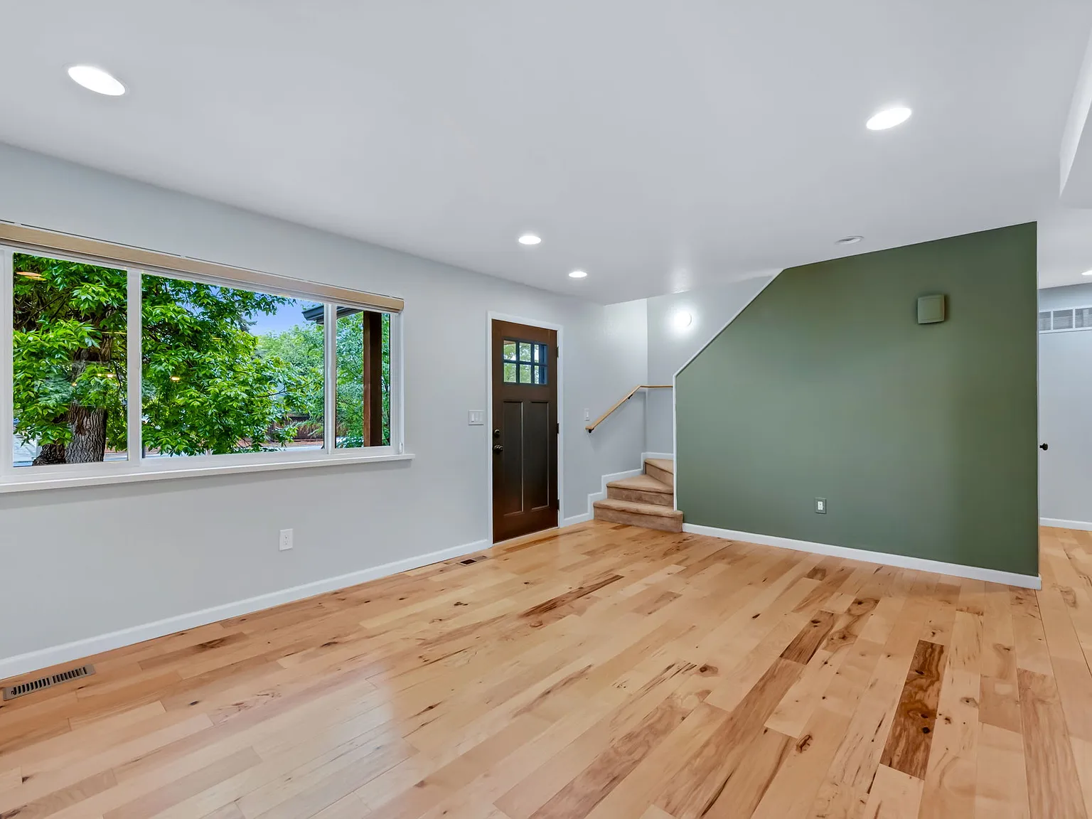 1420 S Pratt Pkwy — Photo 4