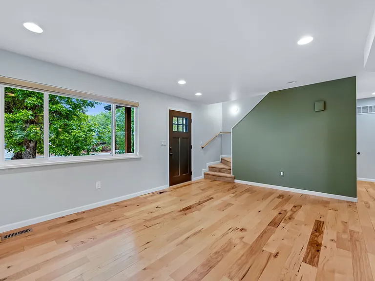 1420 S Pratt Pkwy — Photo 4
