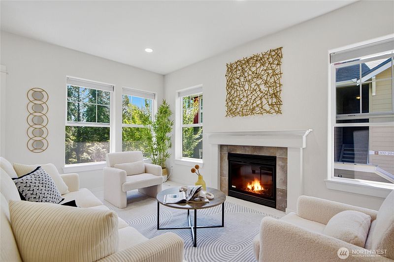 2nd image of 22669 NE Alder Crest Drive #201