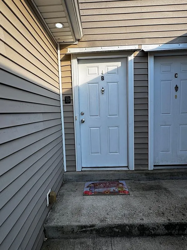 2 bed, 1.5 bath, 1058 sqft, $1,150 — Photo 2