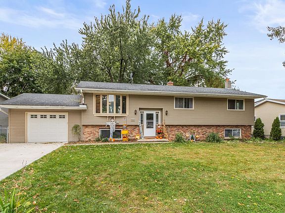 2nd image of 5404 Forest Lawn Cir