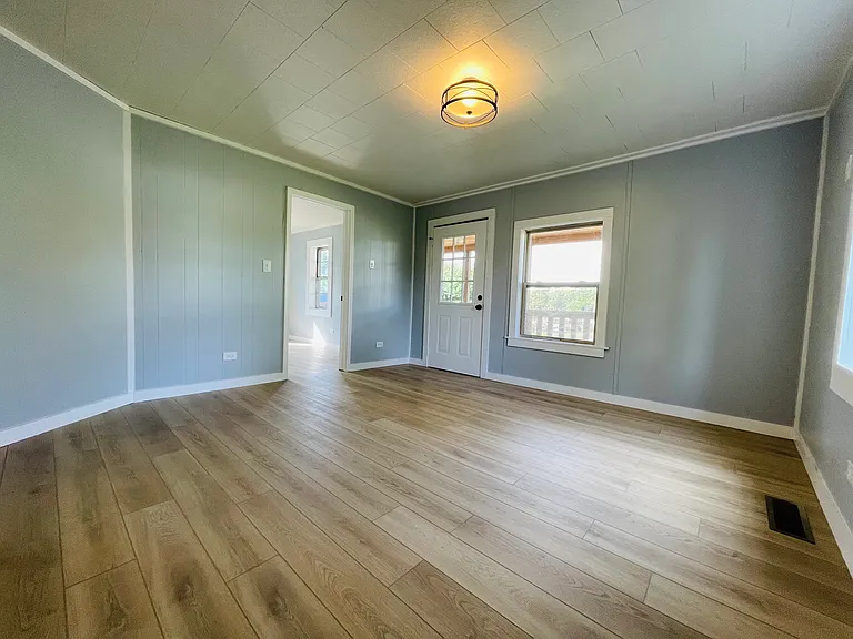123 Douglas St — Photo 3