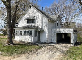 11 Brewer Rd, Danville, IL 61834