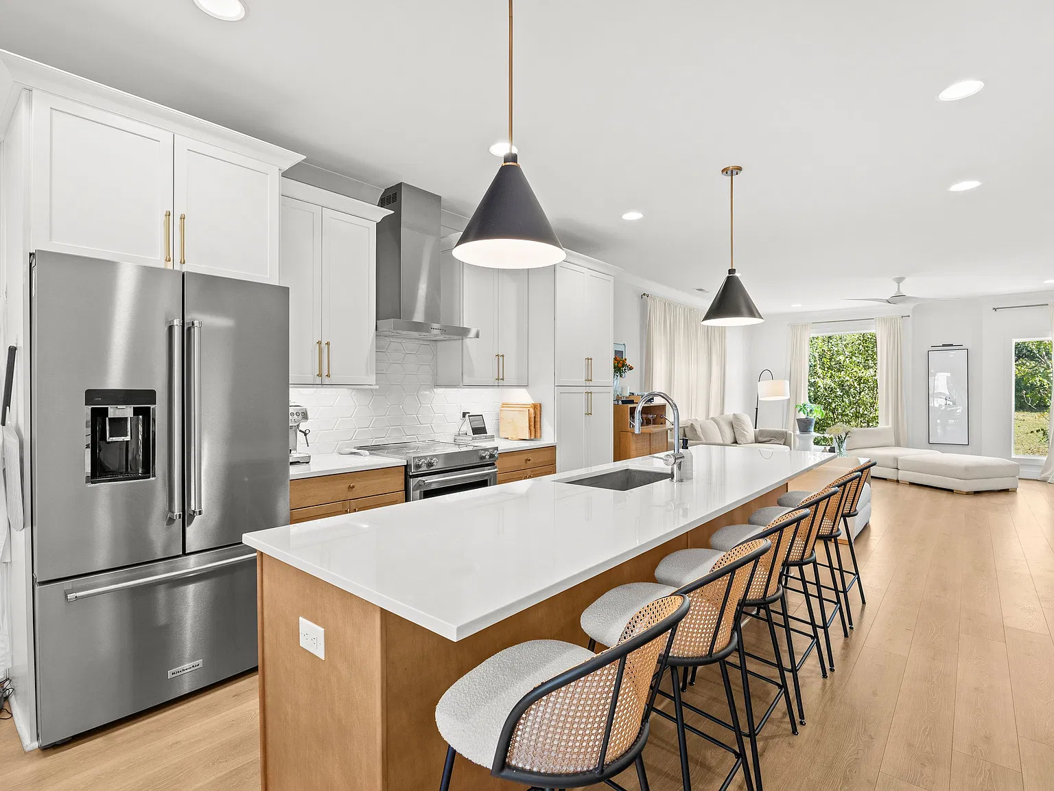 3 bed, 3.5 bath, 2300 sqft, $4,500 — Photo 1